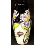 Moorcroft vase in the Trefoil pattern, H: 13 cm. P&P Group 1 (£14+VAT for the first lot and £1+VAT