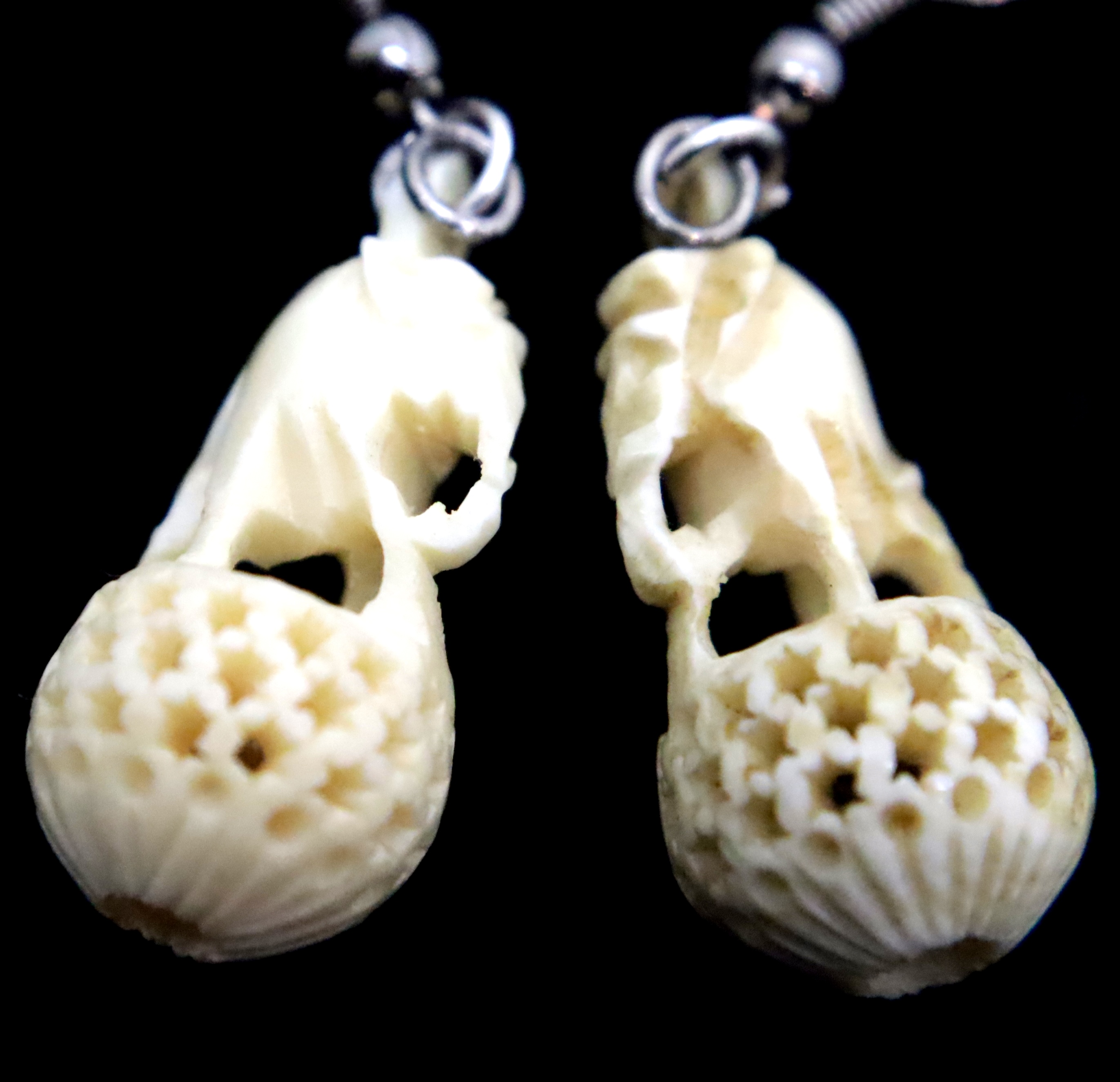 Carved bone ivory brooch and a pair of earrings. P&P Group 1 (£14+VAT for the first lot and £1+VAT - Image 3 of 3