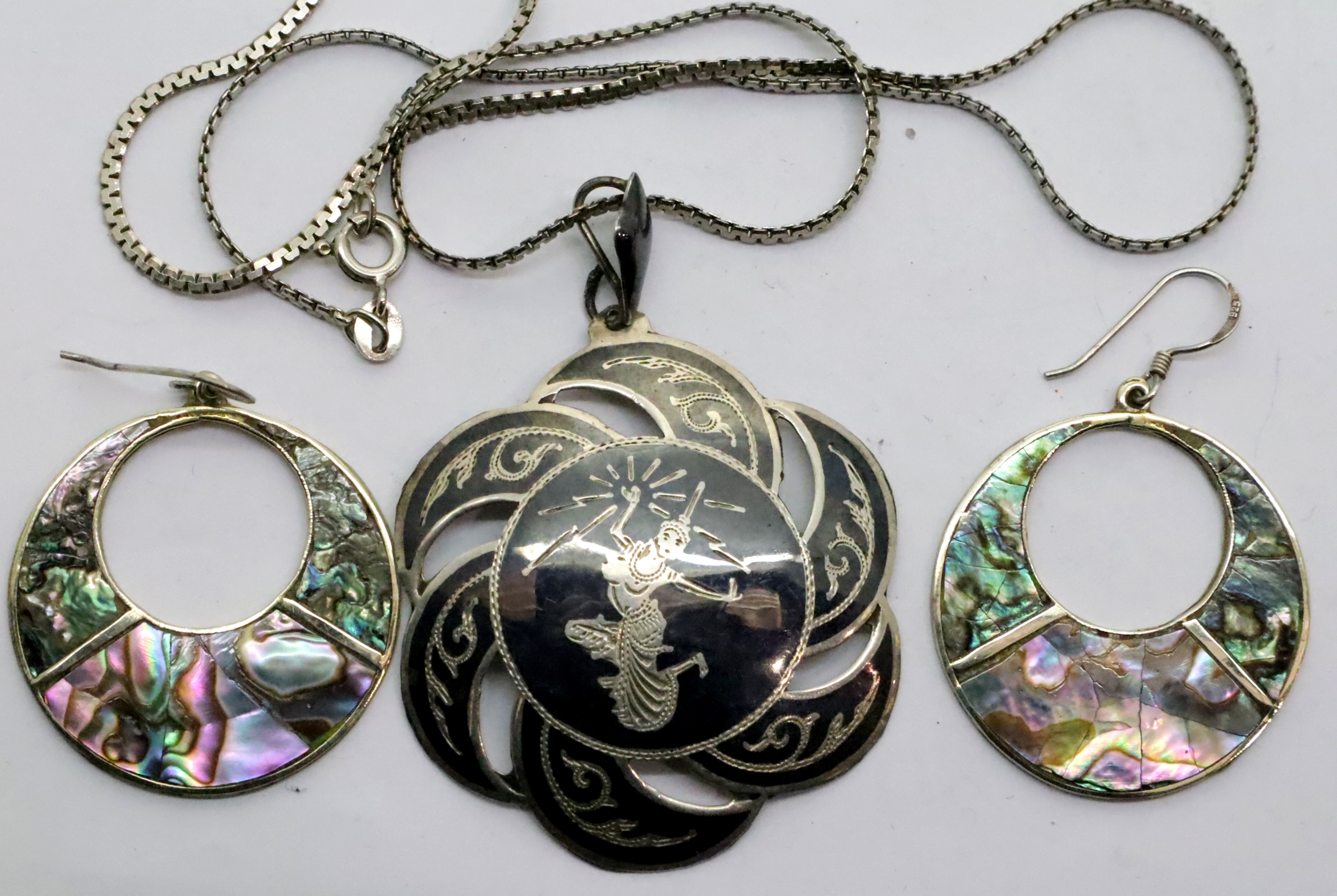 Siam silver necklace and a pair of abalone shell earrings. P&P Group 1 (£14+VAT for the first lot