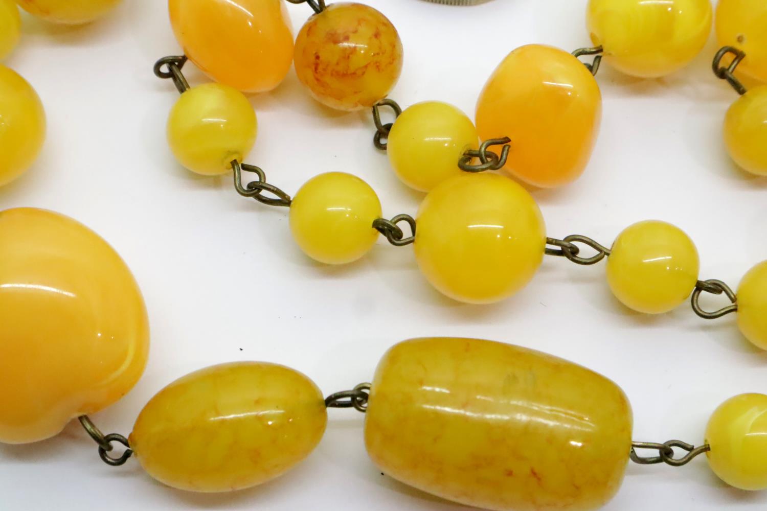 Butterscotch amber necklace of different size beads, largest 25 x 17 mm, combined 81.7g. P&P Group 1 - Image 2 of 2