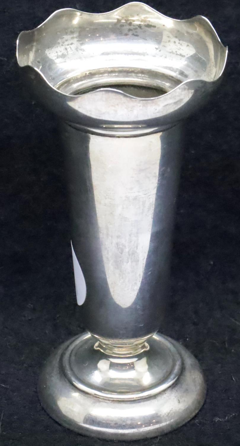 Hallmarked silver weighted bud vase, assay Birmingham, H: 10 cm. P&P Group 1 (£14+VAT for the