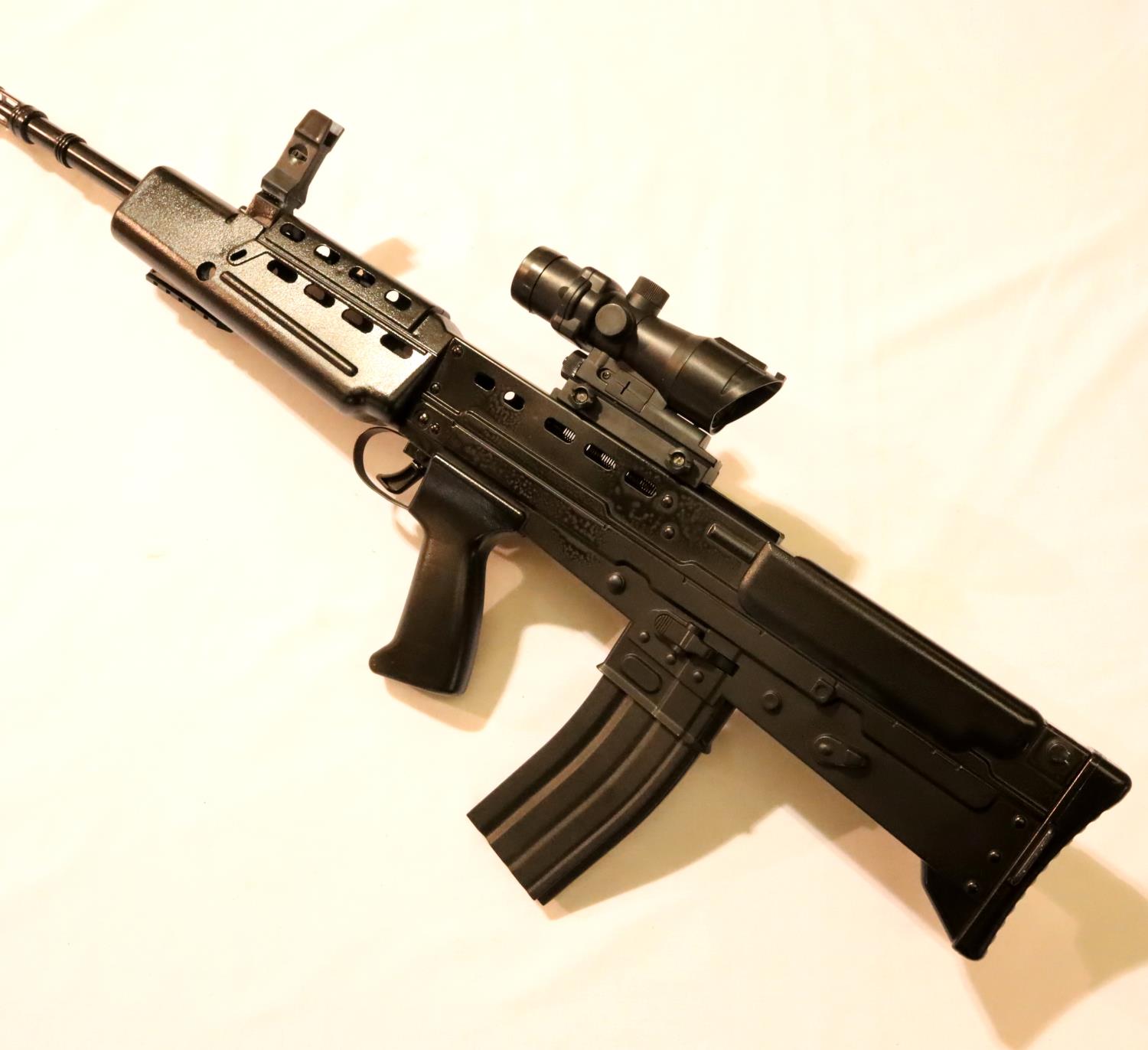 Replica SA-80 assault rifle. P&P Group 3 (£25+VAT for the first lot and £5+VAT for subsequent lots)