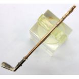 9ct gold and silver golf club pin brooch, 2.3g. P&P Group 1 (£14+VAT for the first lot and £1+VAT