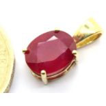 18ct gold and natural ruby pendant, 8 x 10 mm stone, 1.7g. P&P Group 1 (£14+VAT for the first lot