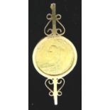 9ct gold mount gilt coin set brooch. P&P Group 1 (£14+VAT for the first lot and £1+VAT for