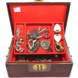 Oriental jewellery box containing a quantity of Art Deco brooches. P&P Group 2 (£18+VAT for the
