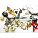 Collection of mixed jewellery including silver examples. P&P Group 1 (£14+VAT for the first lot