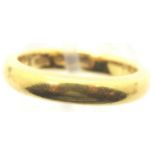 22ct gold band, size K, 6.0g. P&P Group 1 (£14+VAT for the first lot and £1+VAT for subsequent lots)