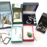 Collection of mixed silver jewellery including rings and brooches. P&P Group 2 (£18+VAT for the