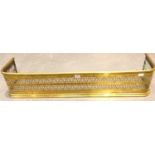 Static brass fire curb, L: 125 cm. Not available for in-house P&P, contact Paul O'Hea at Mailboxes