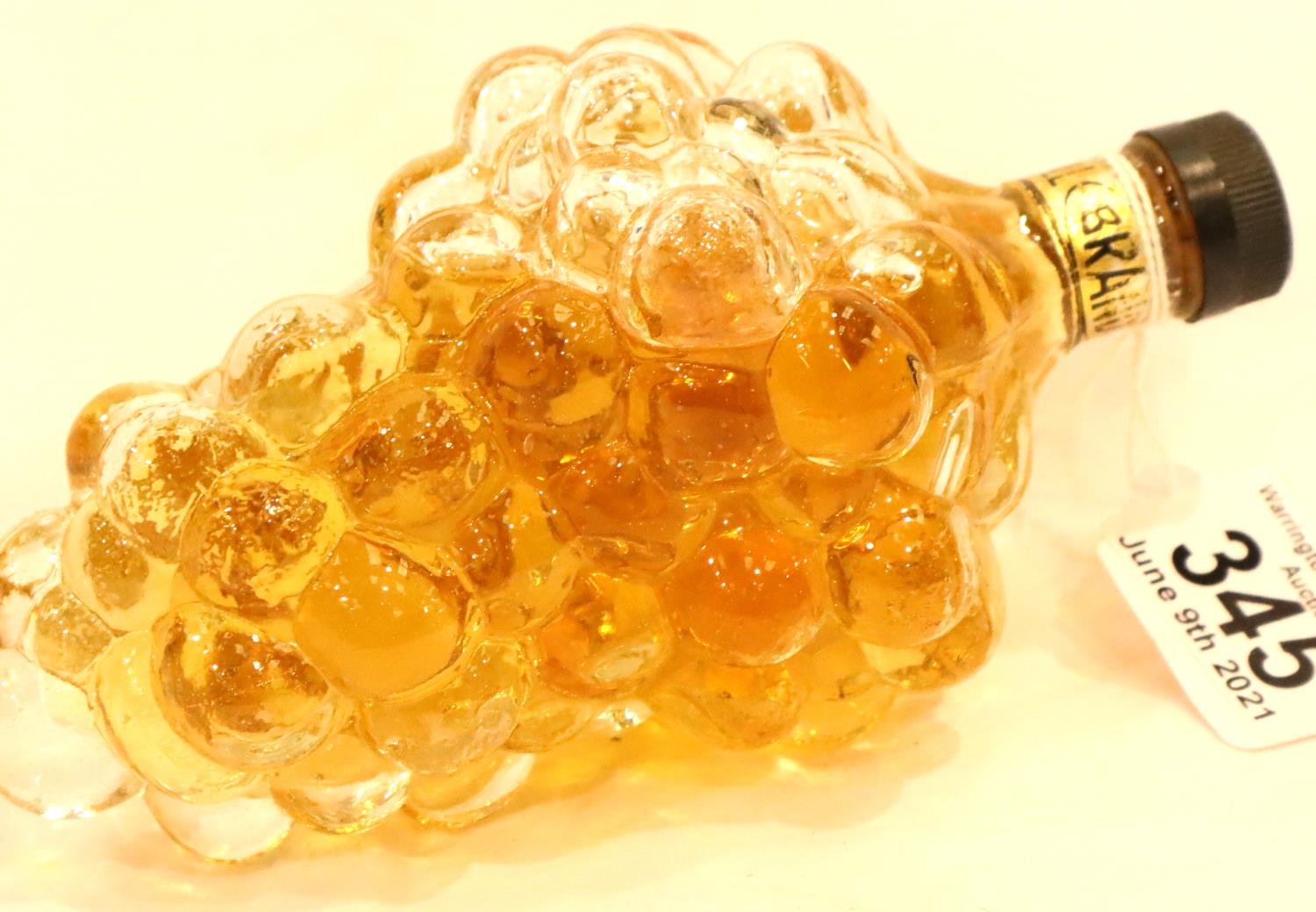 Full brandy bottle in the form of grapes. P&P Group 3 (£25+VAT for the first lot and £5+VAT for