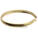 9ct gold bangle 12.8g. D: 5.5 cm. P&P Group 1 (£14+VAT for the first lot and £1+VAT for subsequent