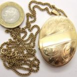 Large 9ct gold locket on 9ct gold chain, L: 64 cm, 22.5g. P&P Group 1 (£14+VAT for the first lot and
