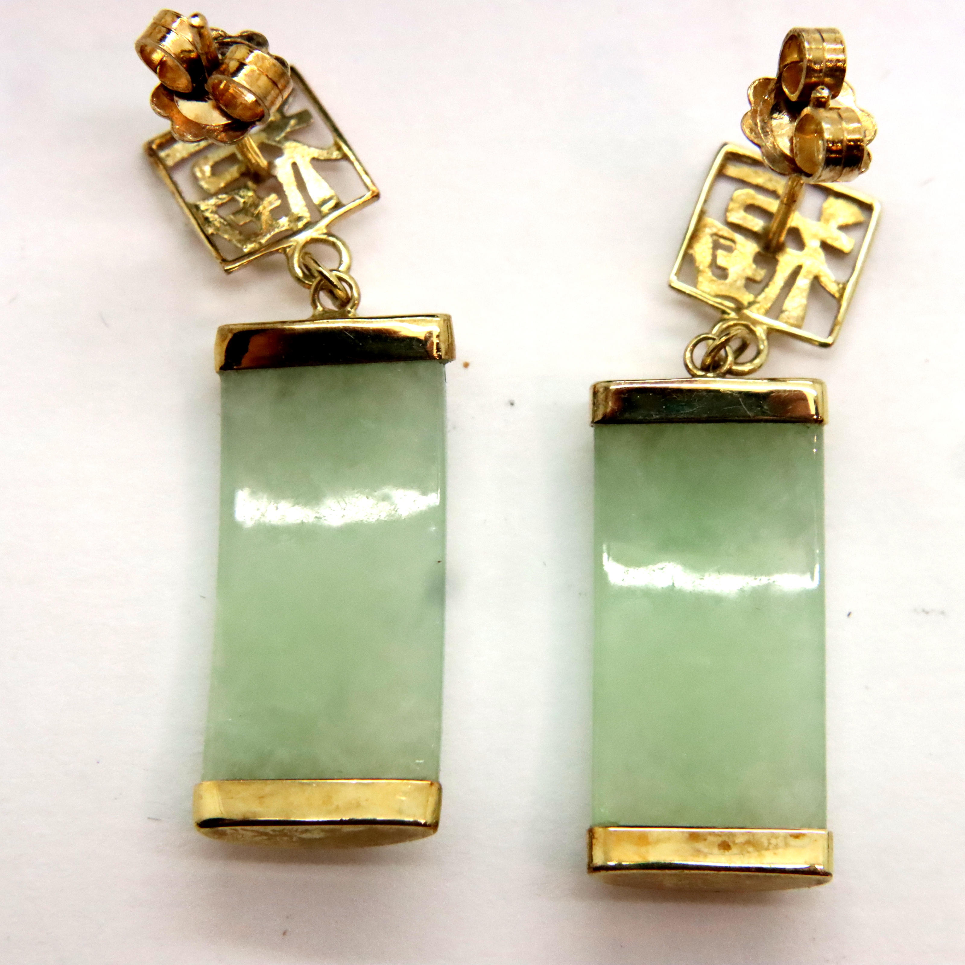 9ct gold jade drop earrings. P&P Group 1 (£14+VAT for the first lot and £1+VAT for subsequent lots) - Image 2 of 2