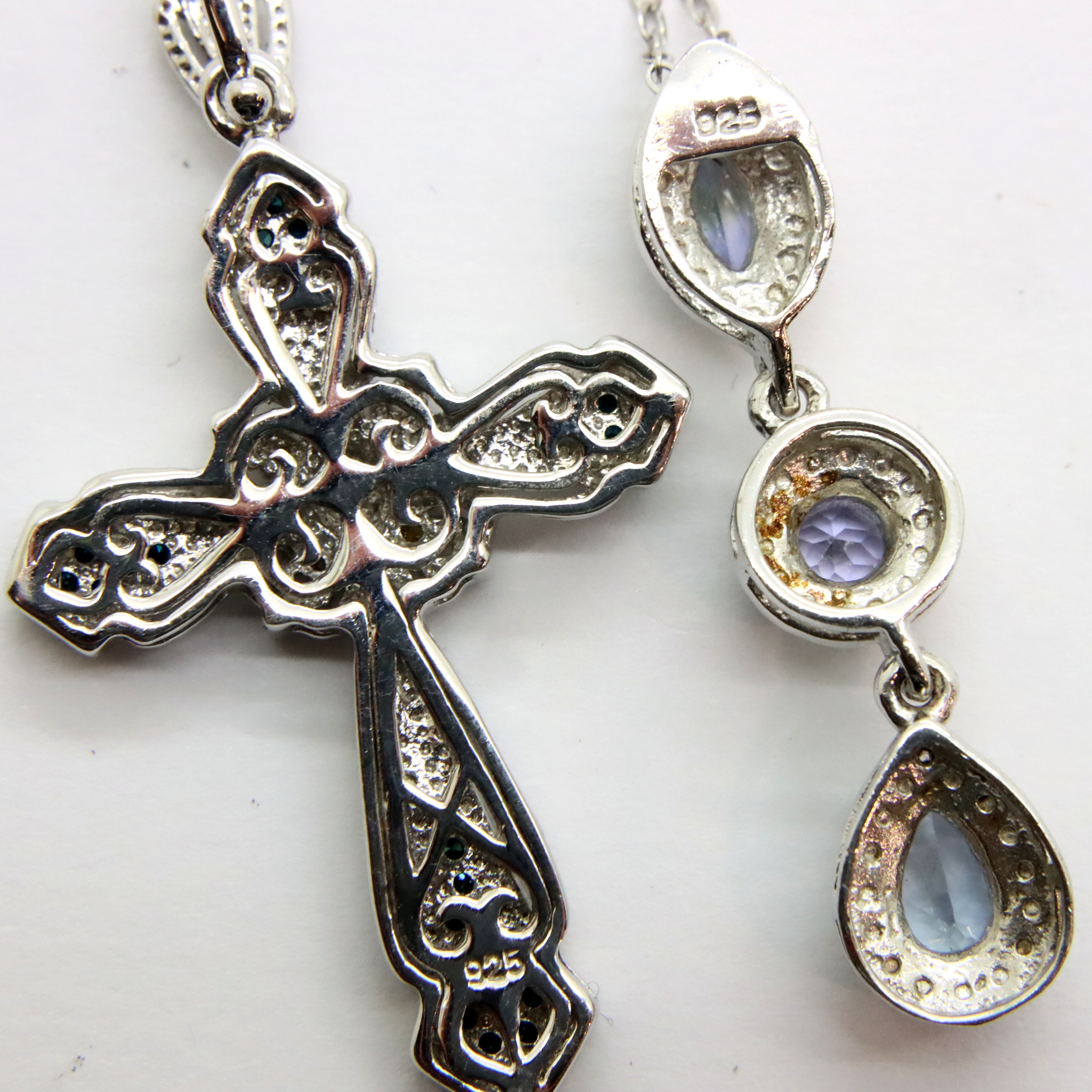 Two silver necklaces, combined 7g. P&P Group 1 (£14+VAT for the first lot and £1+VAT for - Image 2 of 2