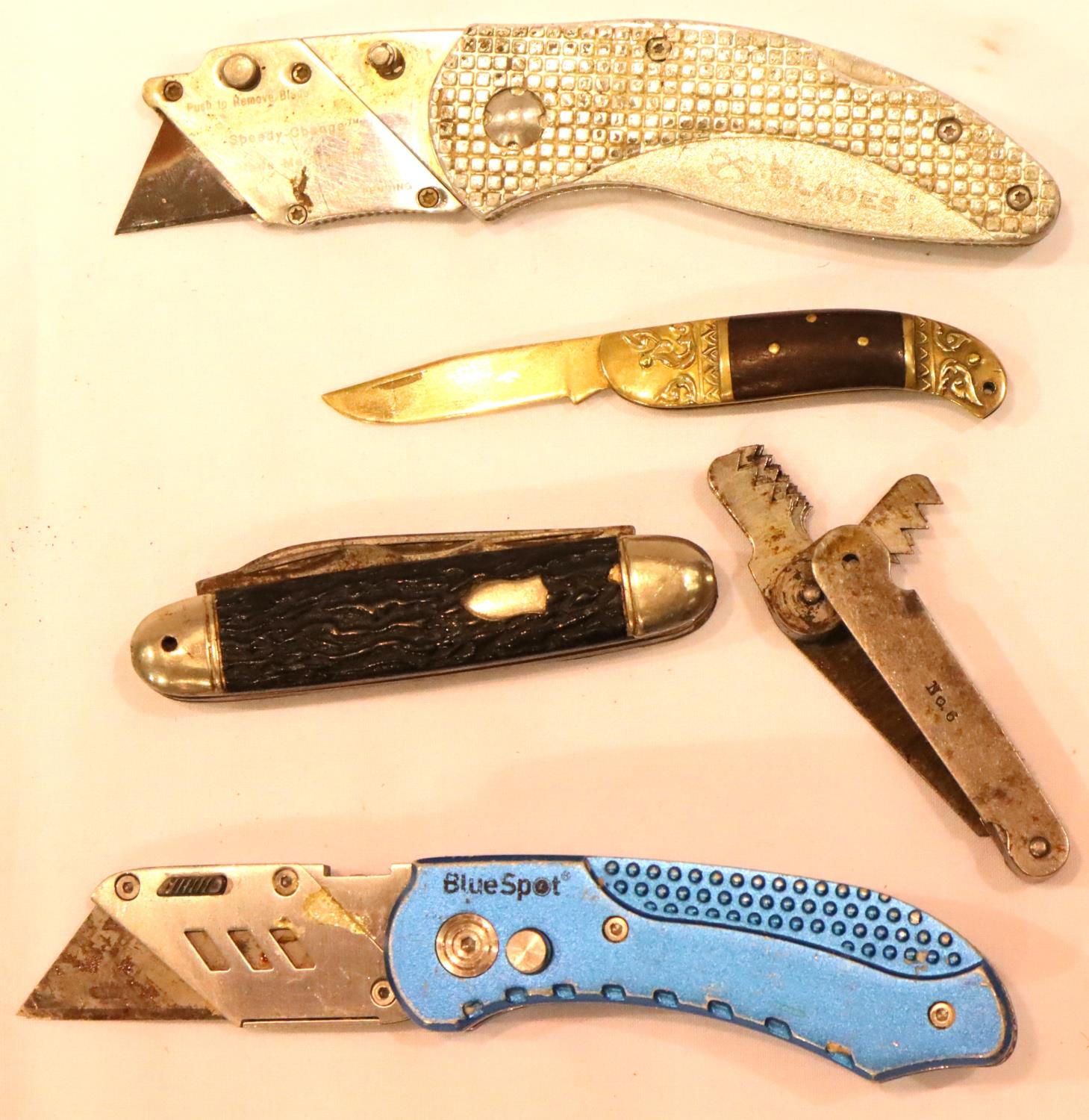 Collection of folding knives. P&P Group 2 (£18+VAT for the first lot and £3+VAT for subsequent lots)