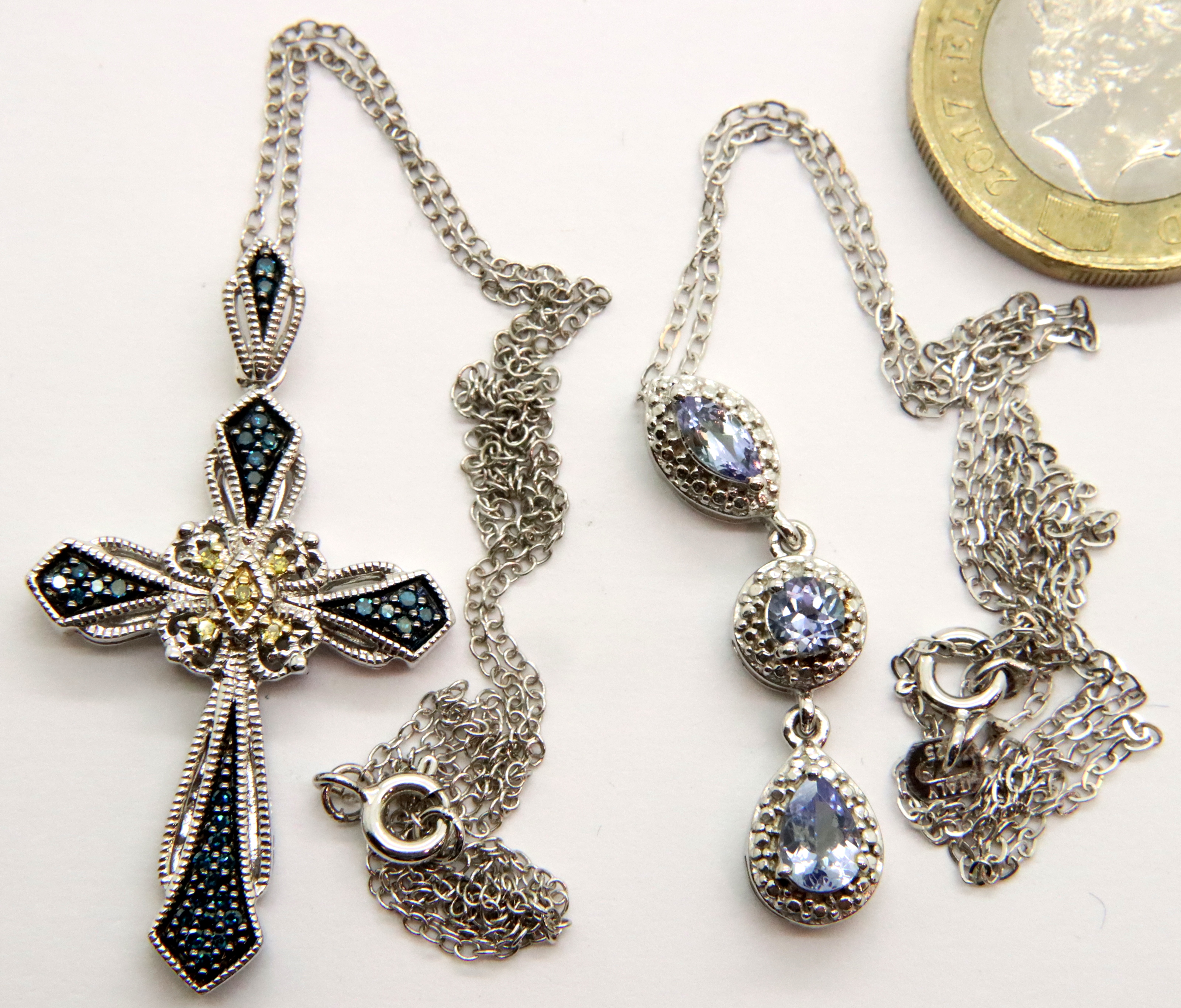 Two silver necklaces, combined 7g. P&P Group 1 (£14+VAT for the first lot and £1+VAT for