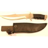 New leather sheathed hunting knife, blade L: 23 cm. P&P Group 2 (£18+VAT for the first lot and £3+