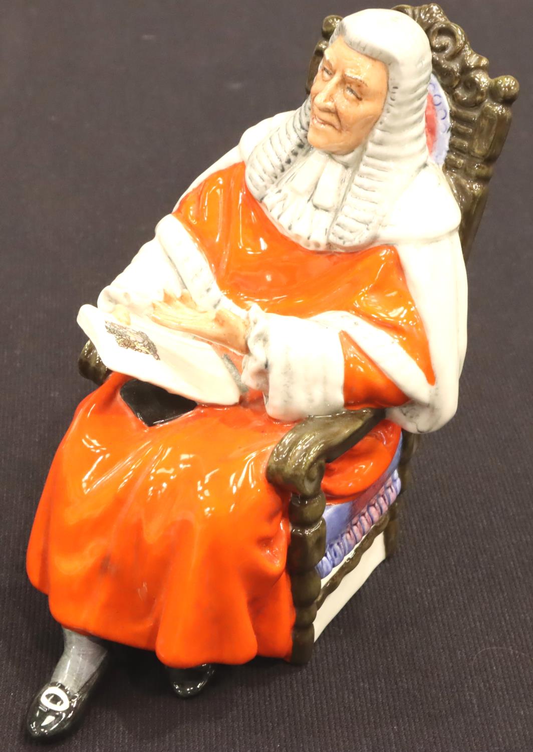 Royal Doulton figurine The Judge HN 2443, lacking thumb. P&P Group 2 (£18+VAT for the first lot