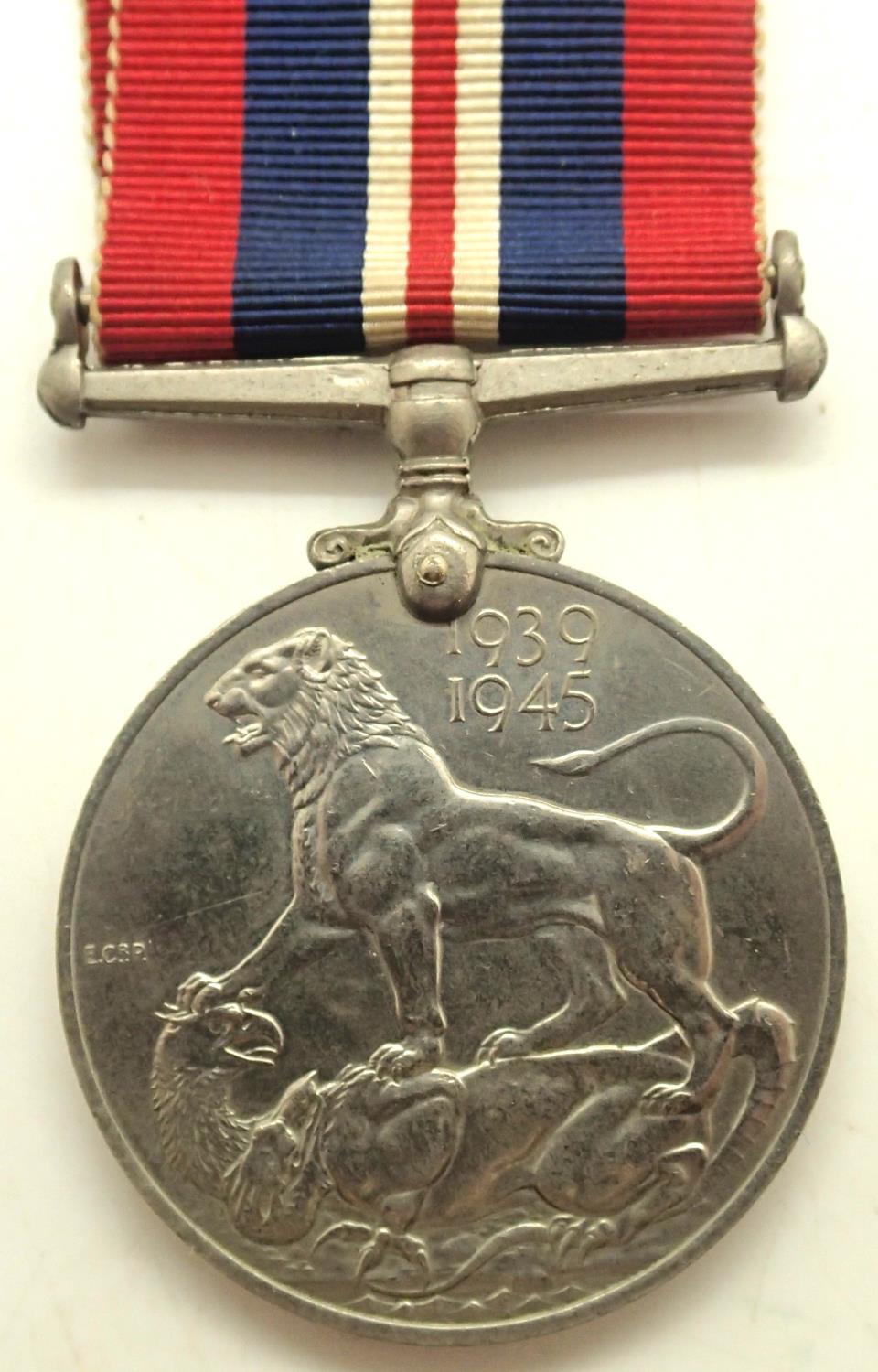 British WWII Defense medal. P&P Group 1 (£14+VAT for the first lot and £1+VAT for subsequent lots) - Image 2 of 2