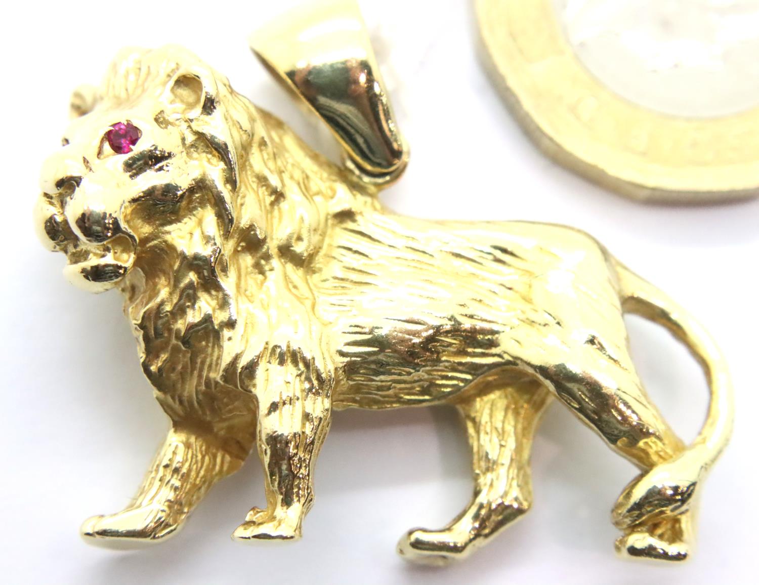 14ct solid gold Lion pendant, fully hallmarked, RRP £1100+, 14.2g. P&P Group 1 (£14+VAT for the