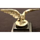 Car bonnet mascot; Unknown origin, Eagle with wings spread. P&P Group 2 (£18+VAT for the first lot