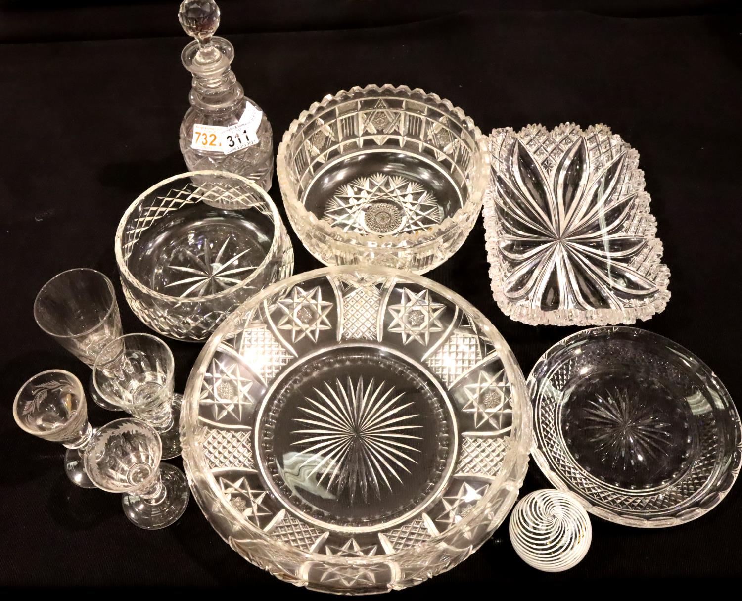 A collection of mixed 19th and 20th Century glassware including etched examples, bowls etc. Not