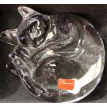 Baccarat boxed glass paperweight in the form of a cat, L: 11 cm. P&P Group 1 (£14+VAT for the