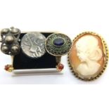 Mixed vintage jewellery including a silver coin mounted ring, cameo brooch and a pair of earrings.