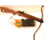 Unnamed crossbow with 20 bolts in leather pouch. P&P Group 3 (£25+VAT for the first lot and £5+VAT
