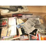 Box of collectable cigarette and bubblegum cards. P&P Group 2 (£18+VAT for the first lot and £3+