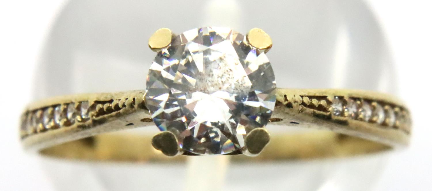 9ct gold solitaire dress ring with stone set shoulders, size O/P, 1.3g. P&P Group 1 (£14+VAT for the