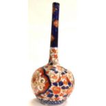 Oriental Imari onion vase, H: 22 cm, with small chip to rim. P&P Group 2 (£18+VAT for the first