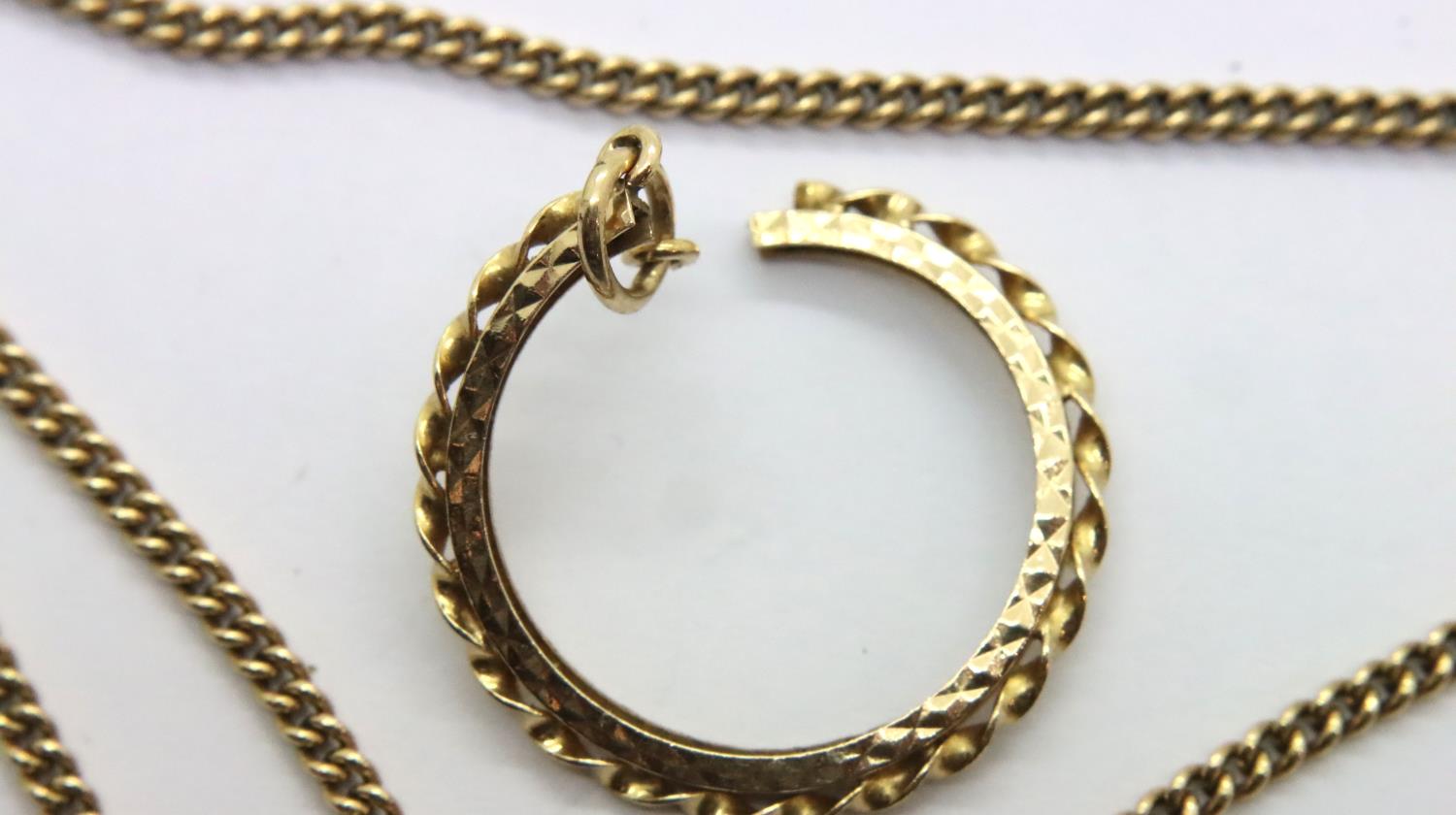 Yellow gold chain and a broken 9ct gold sovereign mount. P&P Group 1 (£14+VAT for the first lot - Image 2 of 3