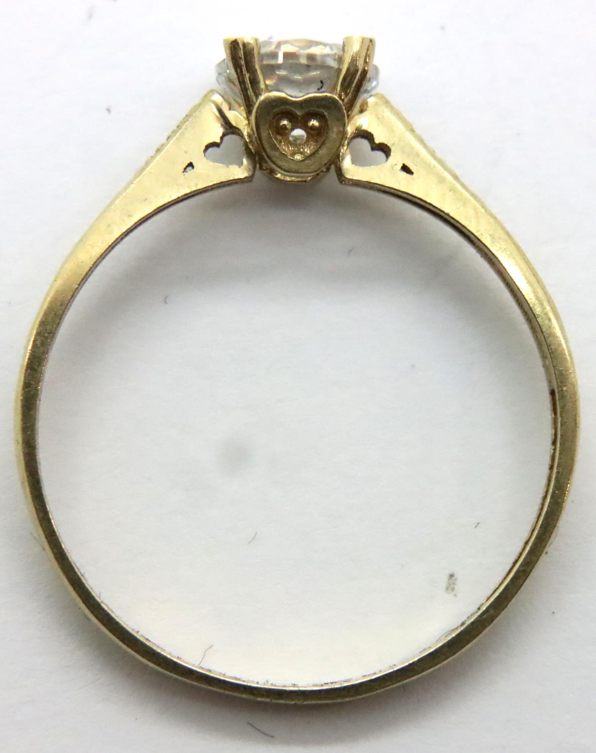 9ct gold solitaire dress ring with stone set shoulders, size O/P, 1.3g. P&P Group 1 (£14+VAT for the - Image 2 of 3