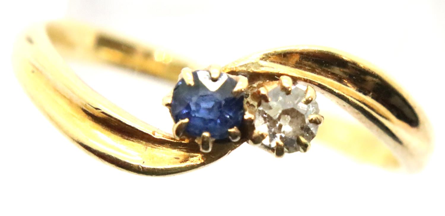 18ct gold sapphire and diamond dress ring, size M/N. P&P Group 1 (£14+VAT for the first lot and £1+