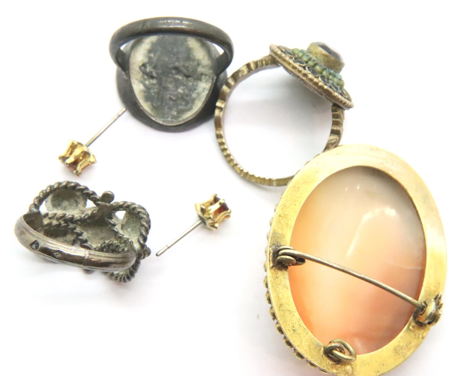 Mixed vintage jewellery including a silver coin mounted ring, cameo brooch and a pair of earrings. - Image 2 of 2