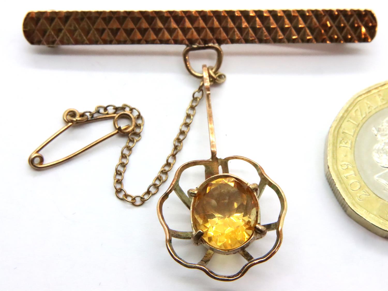 9ct gold bar brooch with cage set citrine solitaire, 5.9g. P&P Group 1 (£14+VAT for the first lot