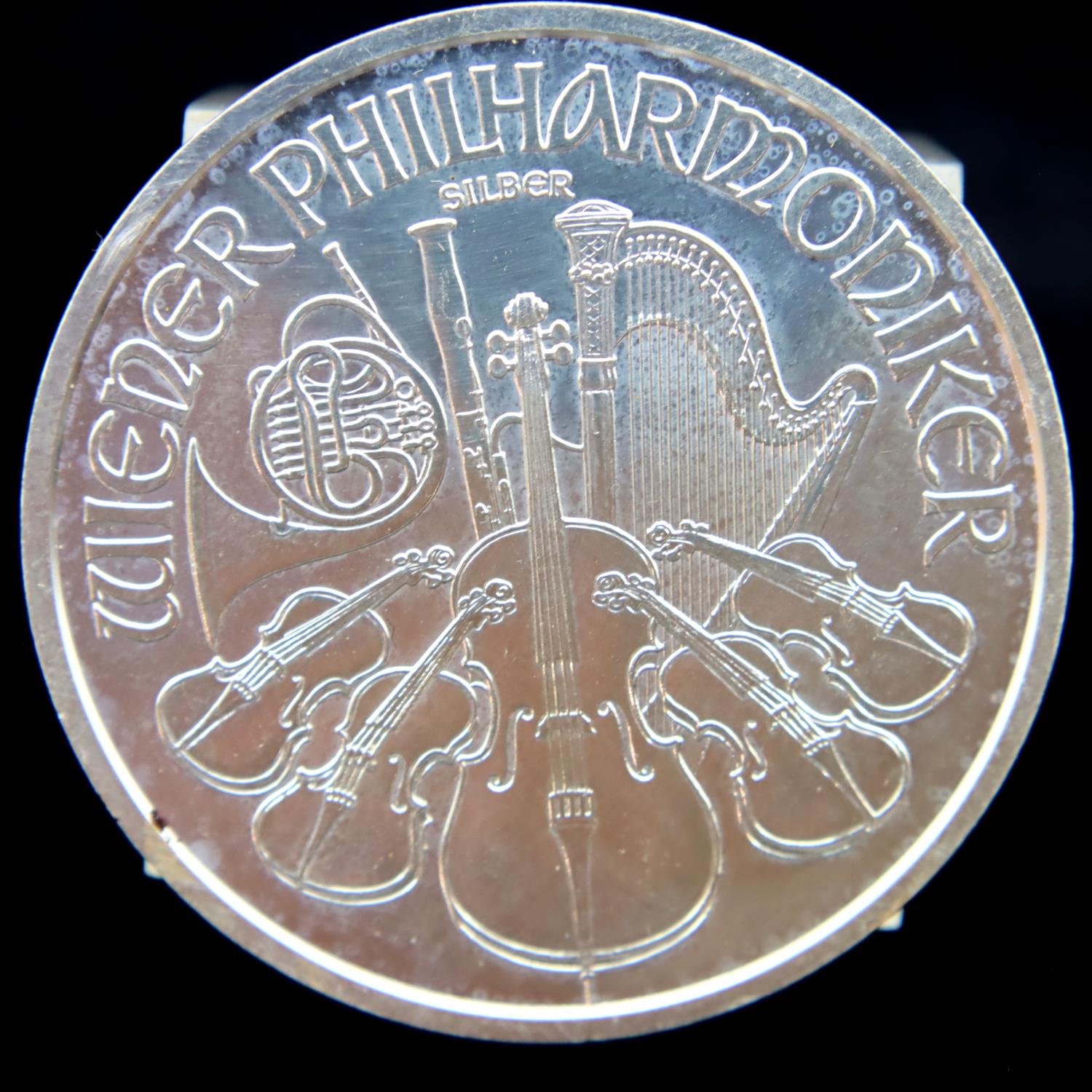 2015 Austrian one-ounce fine silver 1,50 Euro, Wiener Philharmonic. P&P Group 1 (£14+VAT for the - Image 2 of 2