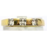 9ct gold stone set ring, size N/O, 1.9g. P&P Group 1 (£14+VAT for the first lot and £1+VAT for