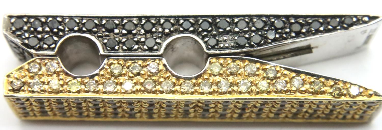 9ct gold and 4.21ct diamonds peg pendant. Black and champagne diamonds. P&P Group 1 (£14+VAT for the