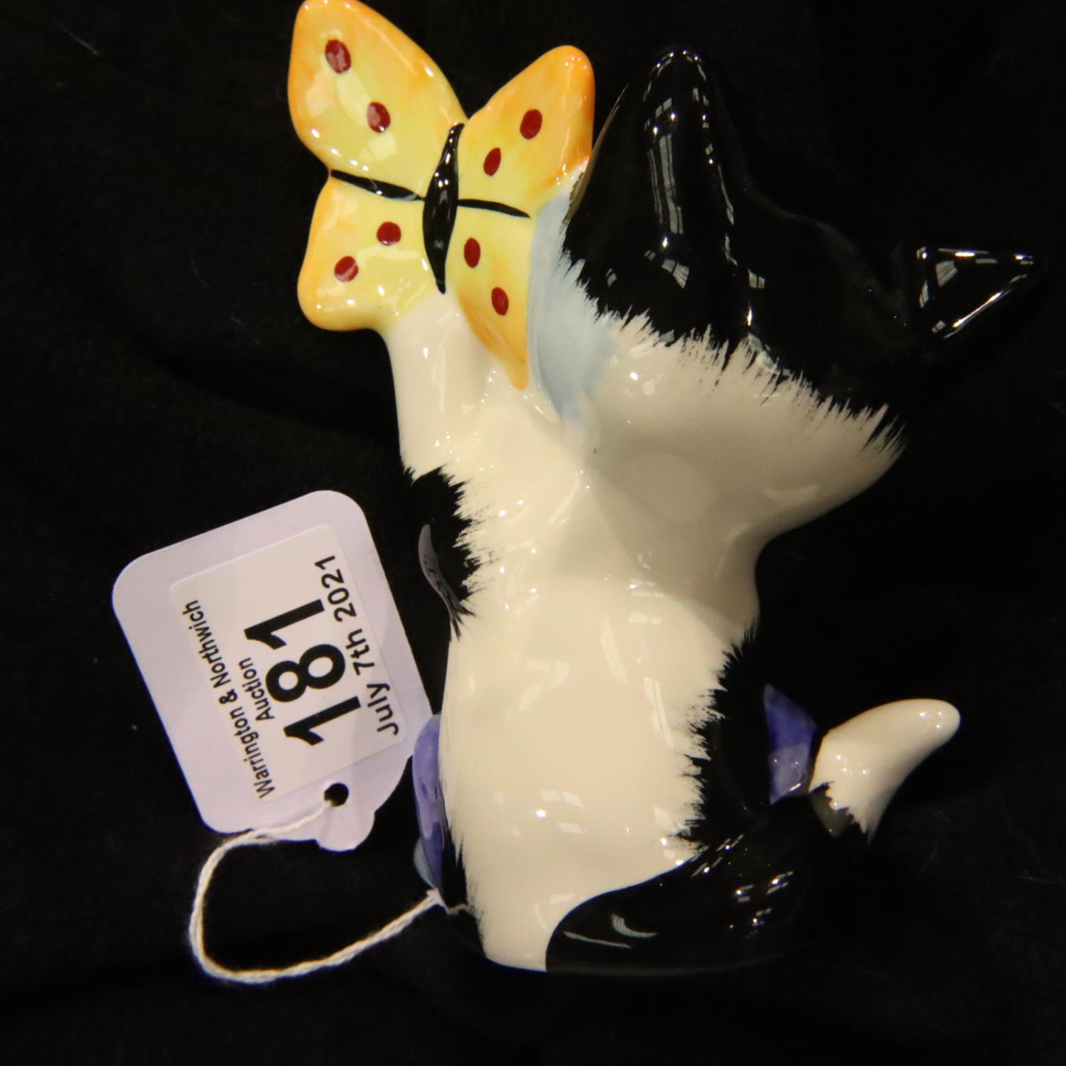 Lorna Bailey cat, Butterfly, H: 13 cm. P&P Group 1 (£14+VAT for the first lot and £1+VAT for - Bild 2 aus 3