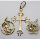 9ct gold cross, charm and lucky Swastika, combined 2.6g. P&P Group 1 (£14+VAT for the first lot