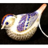 Royal Crown Derby Goldcrest with gold stopper. P&P Group 1 (£14+VAT for the first lot and £1+VAT for