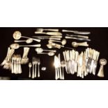 James Dixon an extensive set of silver-plated cutlery of over 100 pieces. P&P Group 3 (£25+VAT for