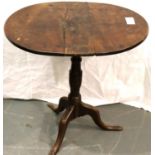 George II mahogany tilt top side table with oval top and tripod base, for restoration. H: 69 cm. Not