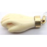 Gold and ivory hand pendant, L: 40 mm, 8.5g. P&P Group 1 (£14+VAT for the first lot and £1+VAT for