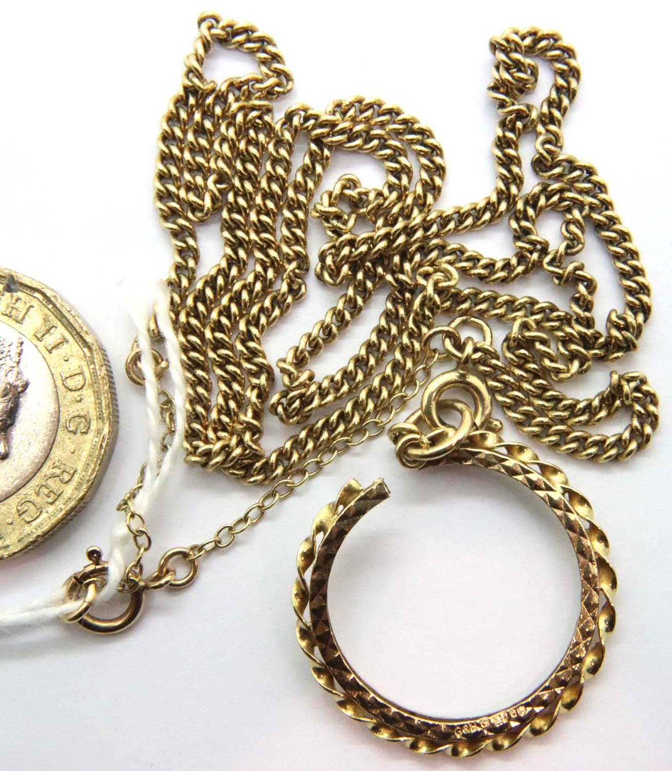 Yellow chain and a broken 9ct gold half sovereign mount 8.1g. P&P Group 1 (£14+VAT for the first lot