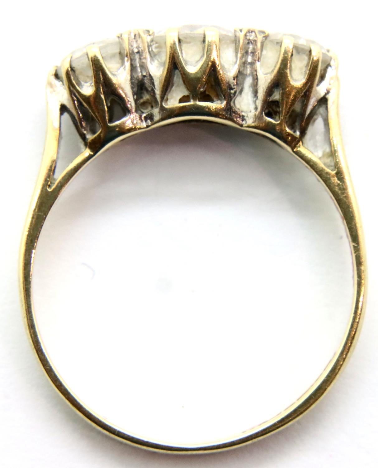 9ct gold triple stone set ring, size L/M, 1.9g. P&P Group 1 (£14+VAT for the first lot and £1+VAT - Image 2 of 3