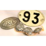 Railway related items to include carriage number and buttons. P&P Group 1 (£14+VAT for the first lot